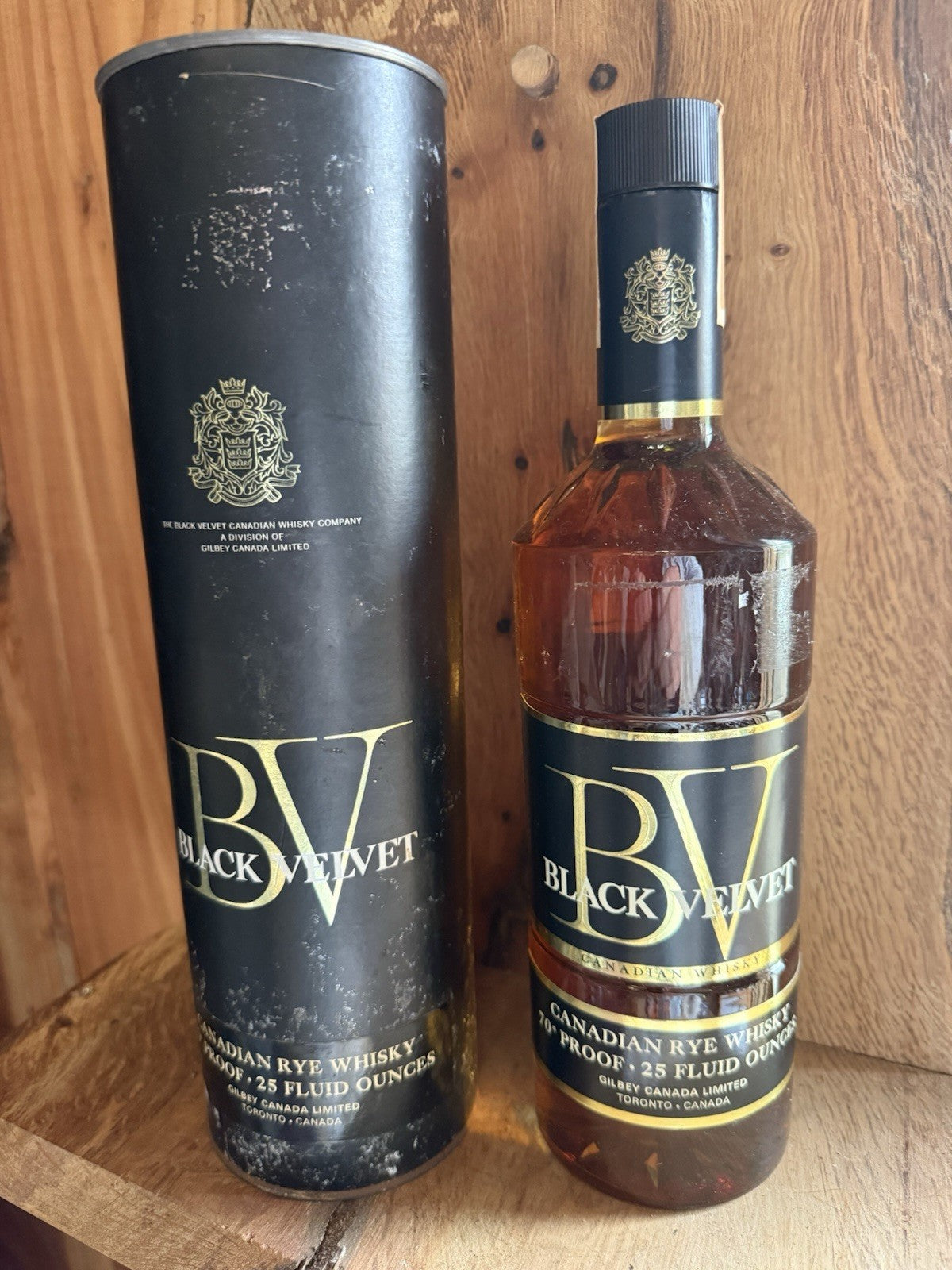 !970s Black Velvet Canadian Rye Whiskey 25 fl oz 70 % proof