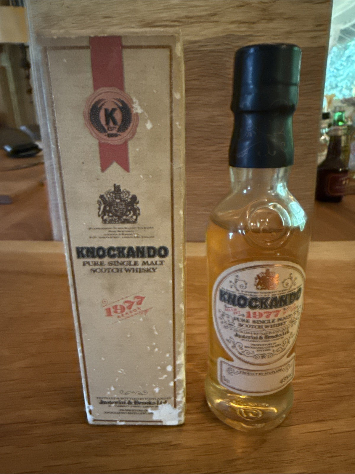 Knockandu 1977 whisky Miniature