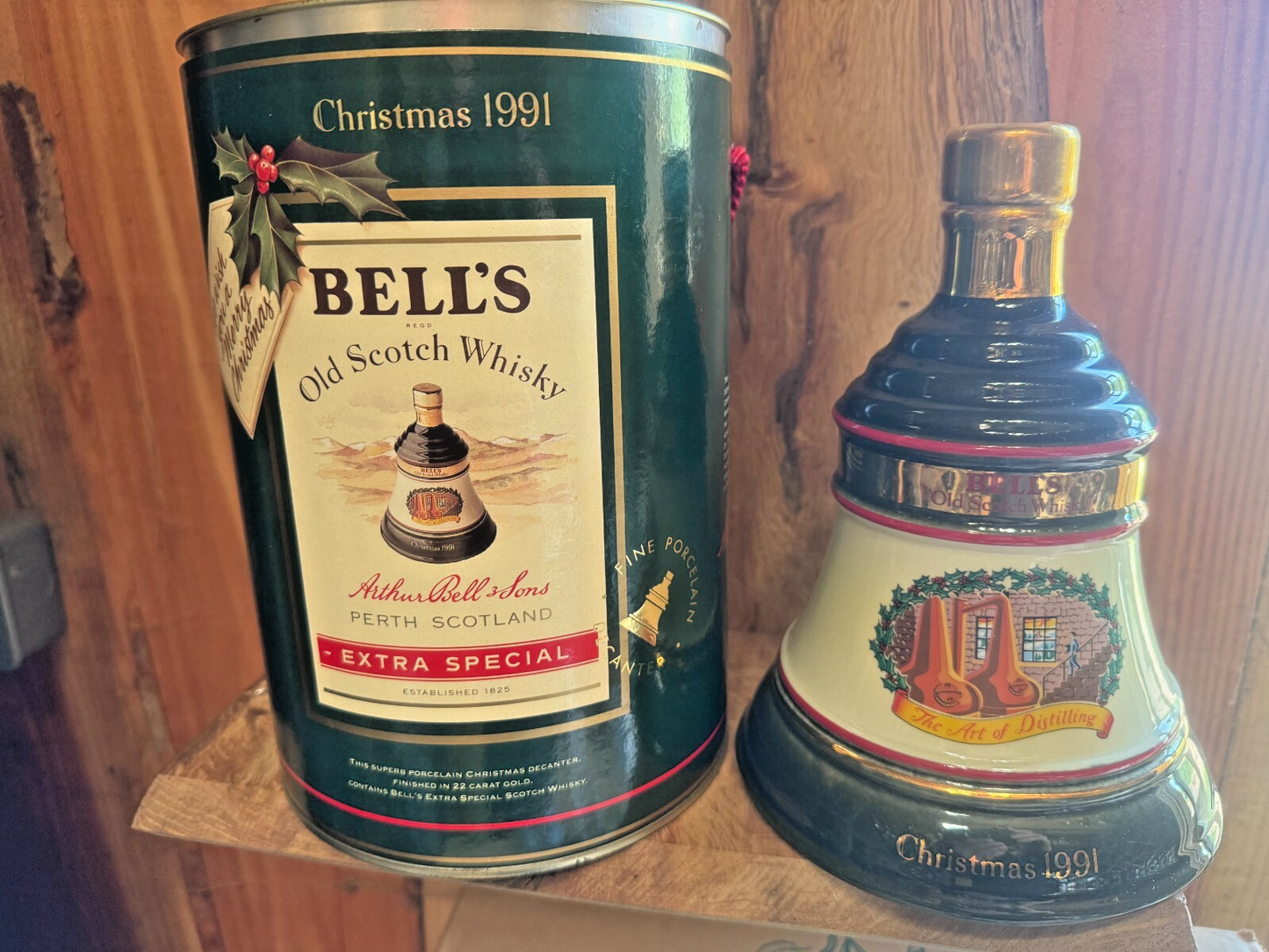 Bells Whisky Decanter Full 75cl Bottled for chrstmas 1991 boxed vintage