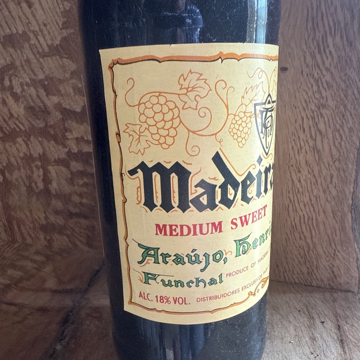 Madeira wine "Medium Sweetfrom Araújo, Henriques Funchal