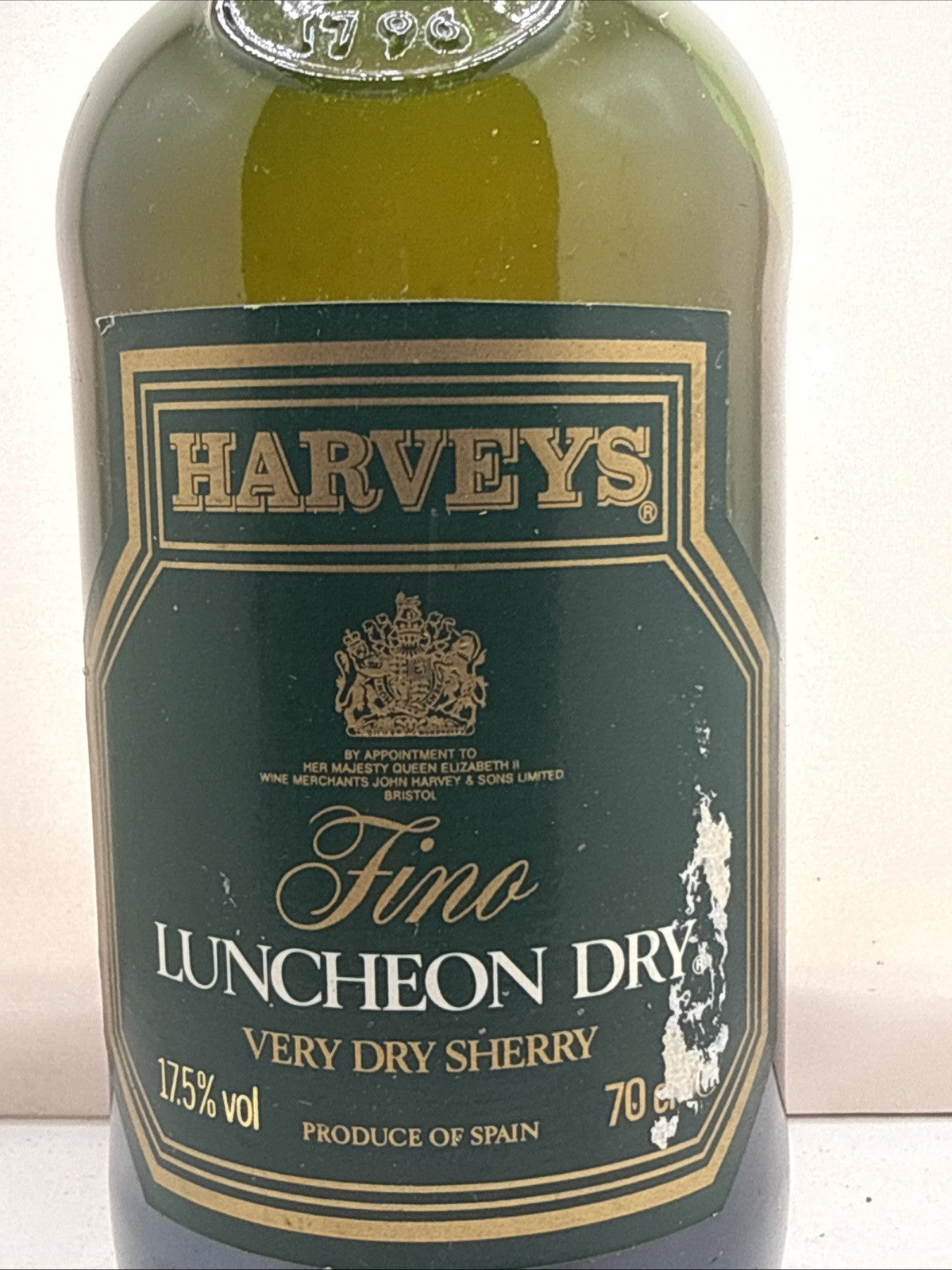 Harveys Fino Luncheon Dry — Very Dry Sherry. 1980s–90s bottling. Sealed.