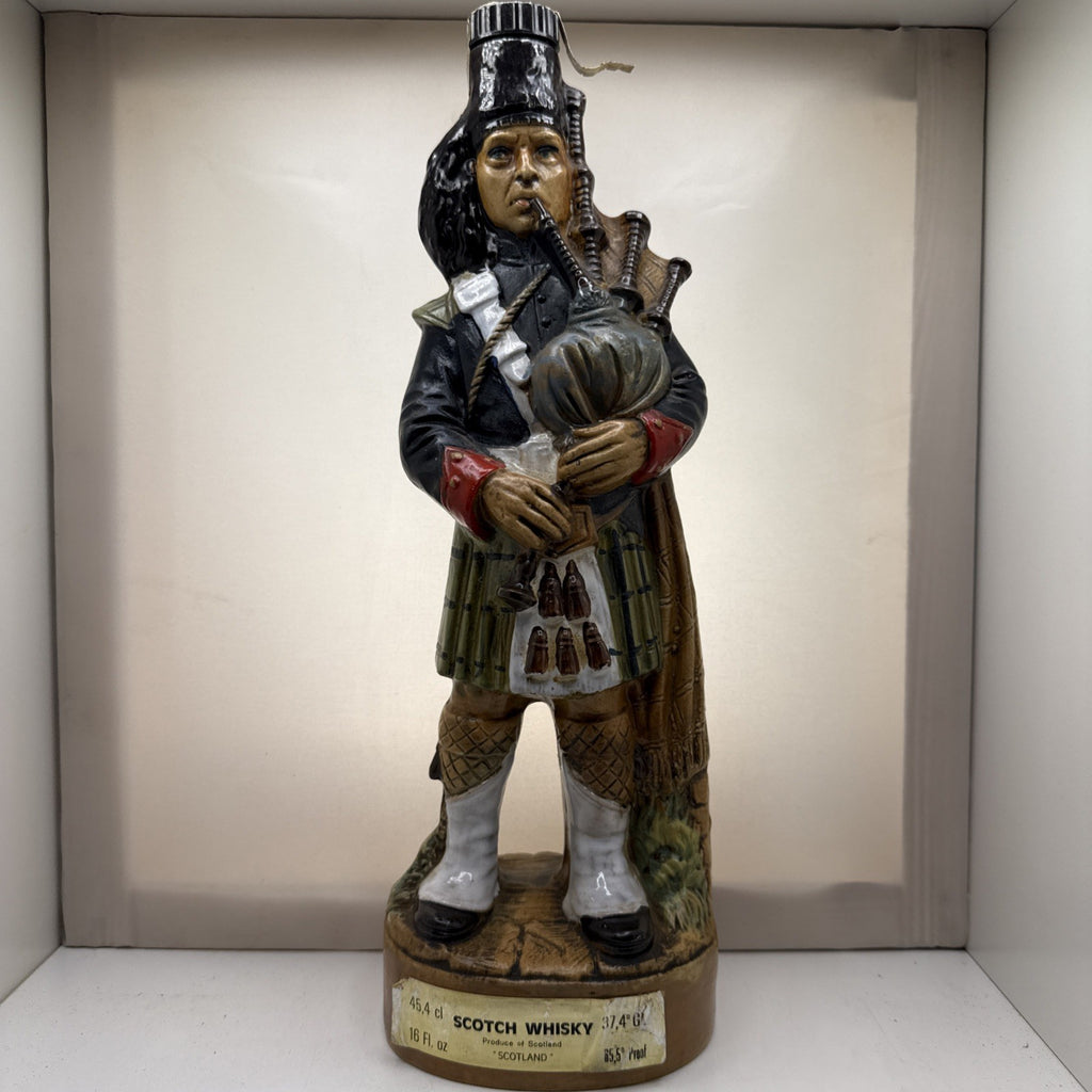 Vintage Garnier Bagpiper Ceramic Scotch Whisky Decanter 45.4cl 37.4%