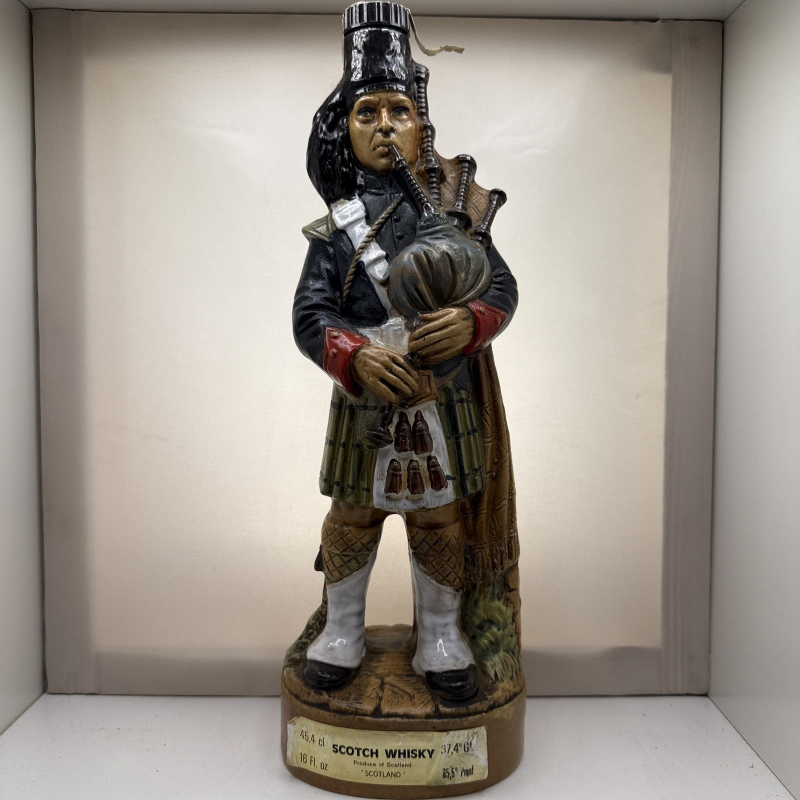 Vintage Garnier Bagpiper Ceramic Scotch Whisky Decanter 45.4cl 37.4%