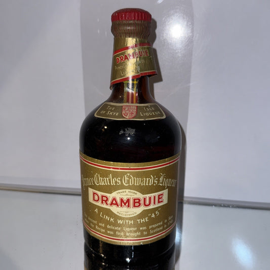 Drambuie Liquor 26 2/3 Floz  70 Proof Bottled 1960s
