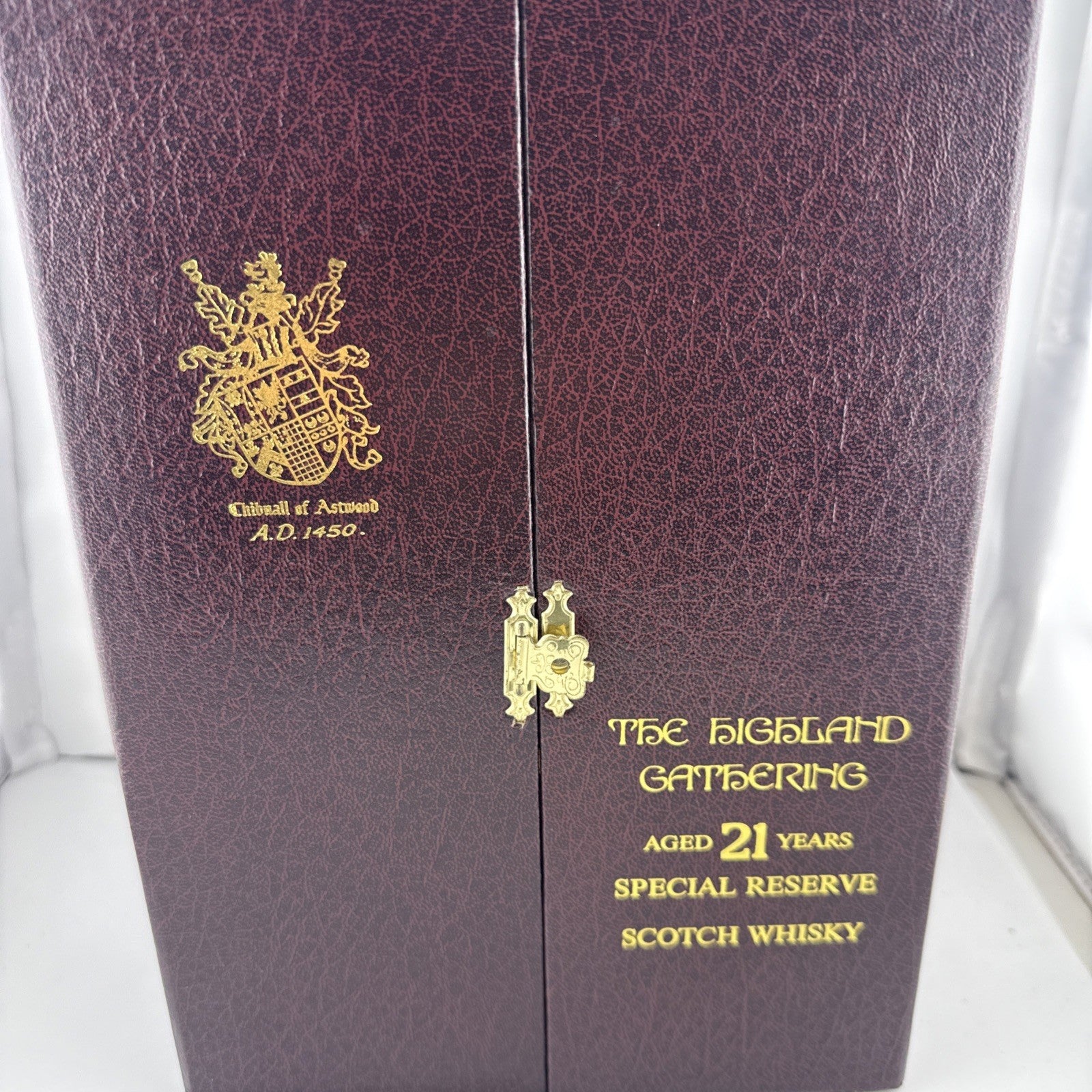 The Highland Gathering 21 year aged Special Reserve Scotch Whisky Decanter full