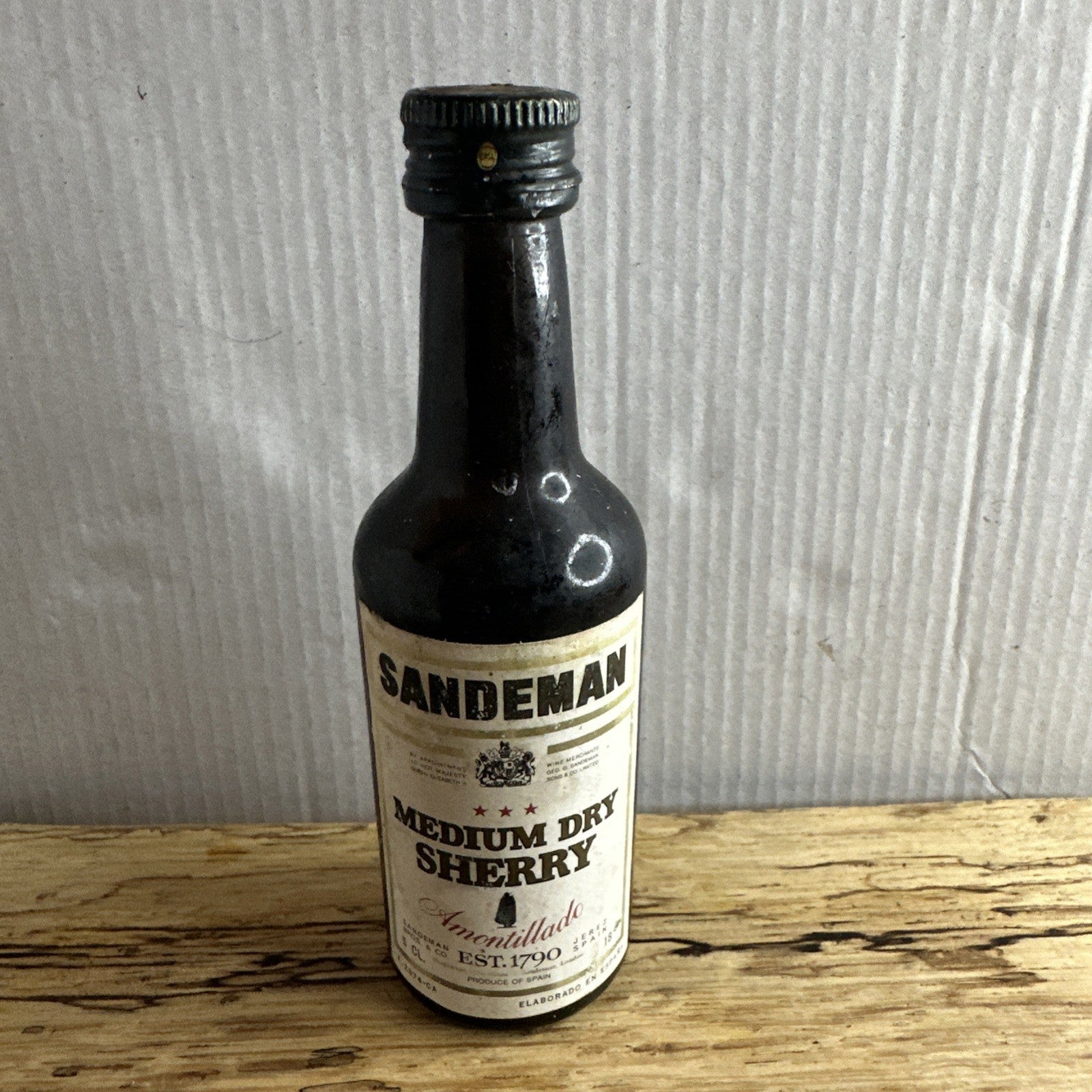 Sandeman Medium Dry Sherry Amontillado miniature