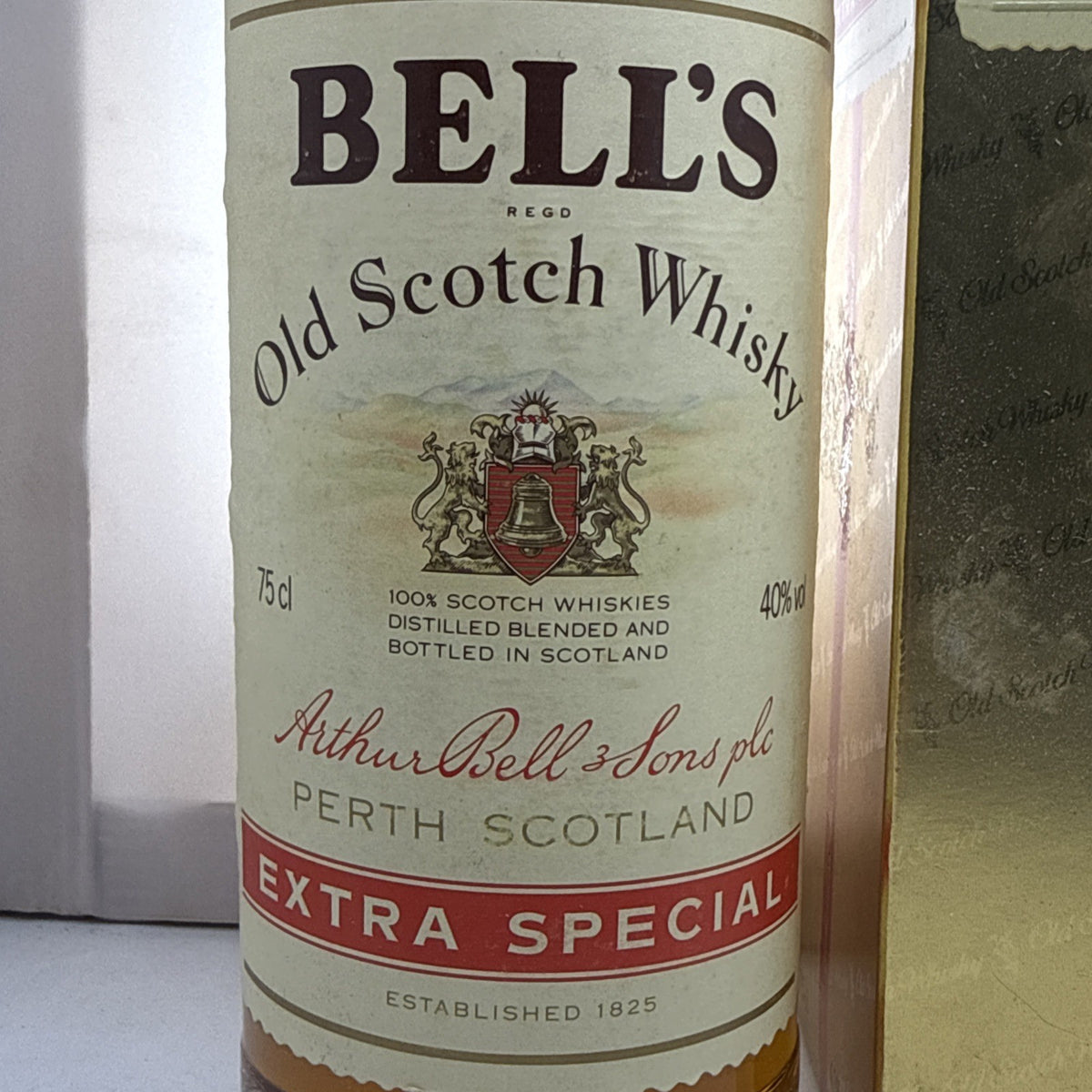 Bell’s Extra Special Old Scotch Whisky, c.1980s bottling, 75 cl