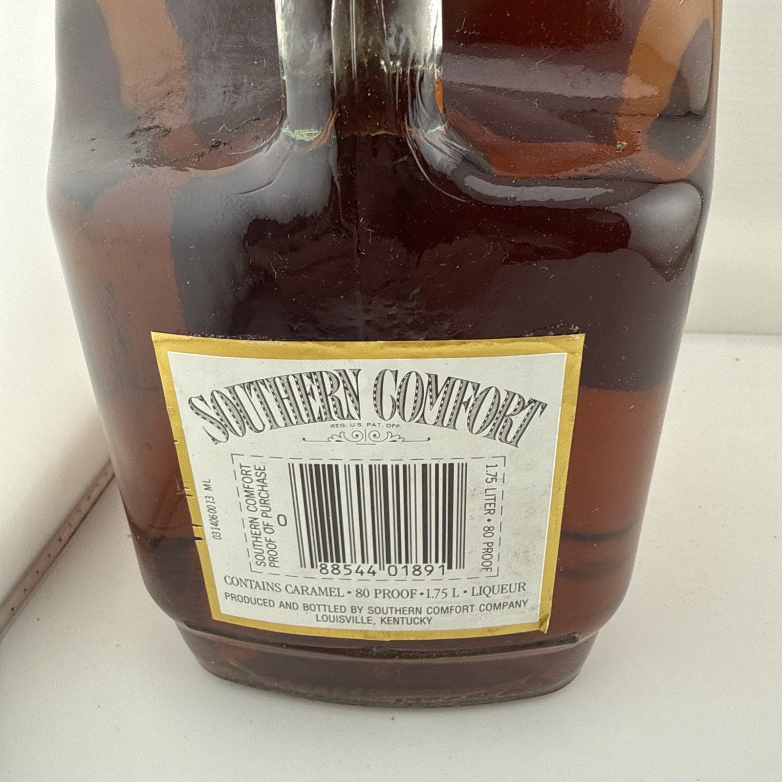 Vintage Southern Comfort 80 Proof Liqueur Sealed Bottle 1.75L with pourer