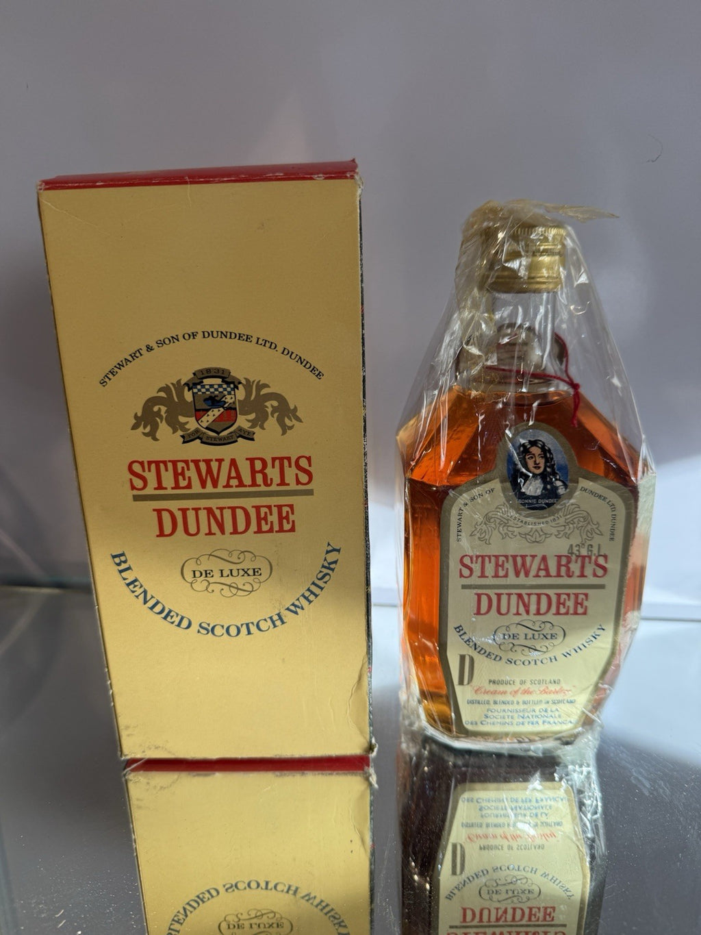 Stewarts Dundee De Luxe Blended Scotch Whisky Bottled 1970s 43%abv