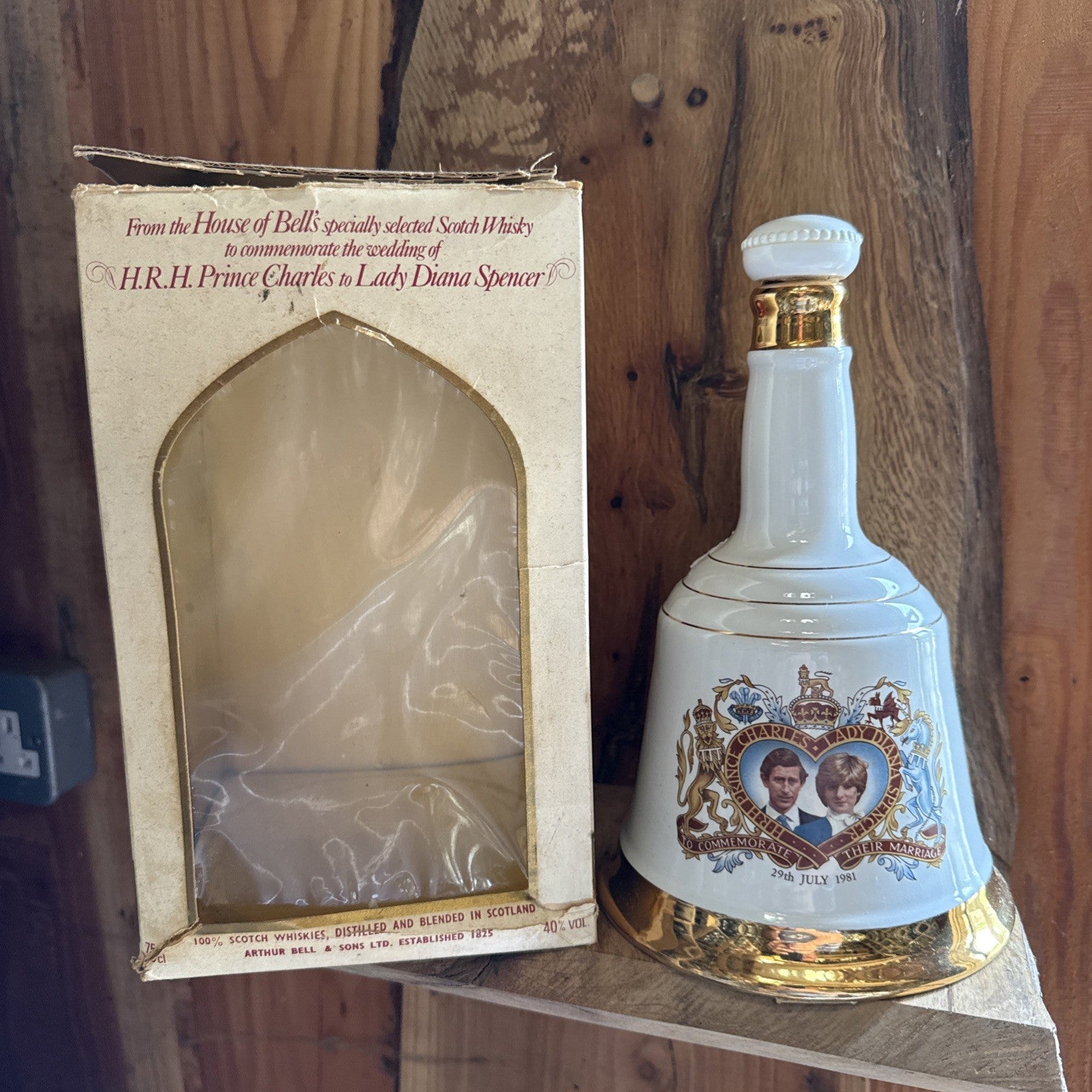 Bells Whisky 75cl decanter full Charles and Dianna Bottled 1981 vintage matured