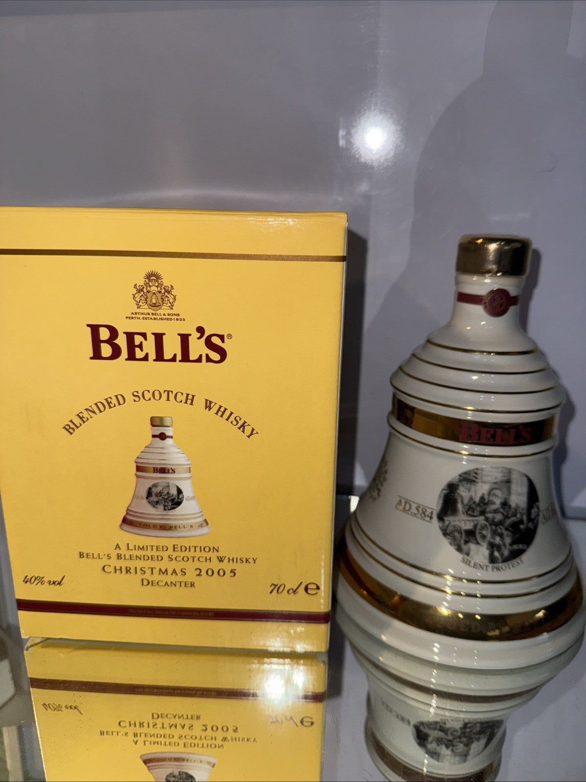 Bells Old Scotch Whisky Christmas 2005 40% 75cl Boxed New Full