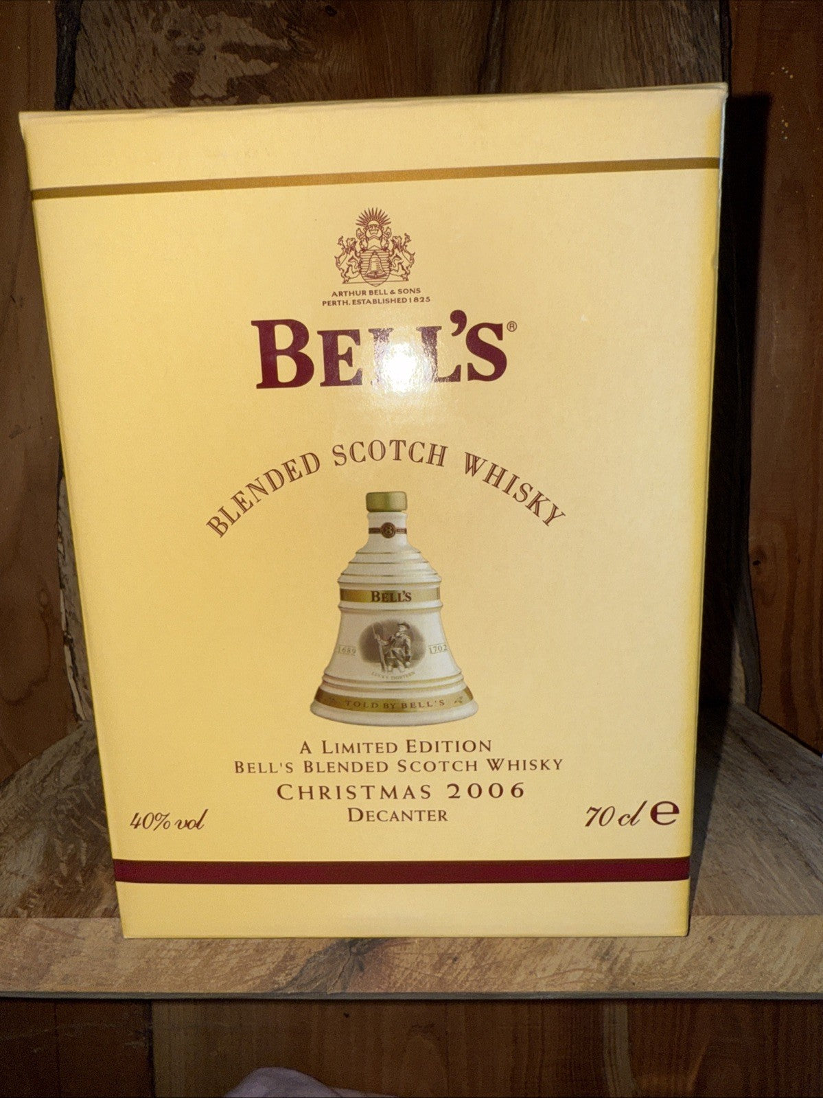 Bells Whisky 75cl Christmas 2006 Decanter full mint condition