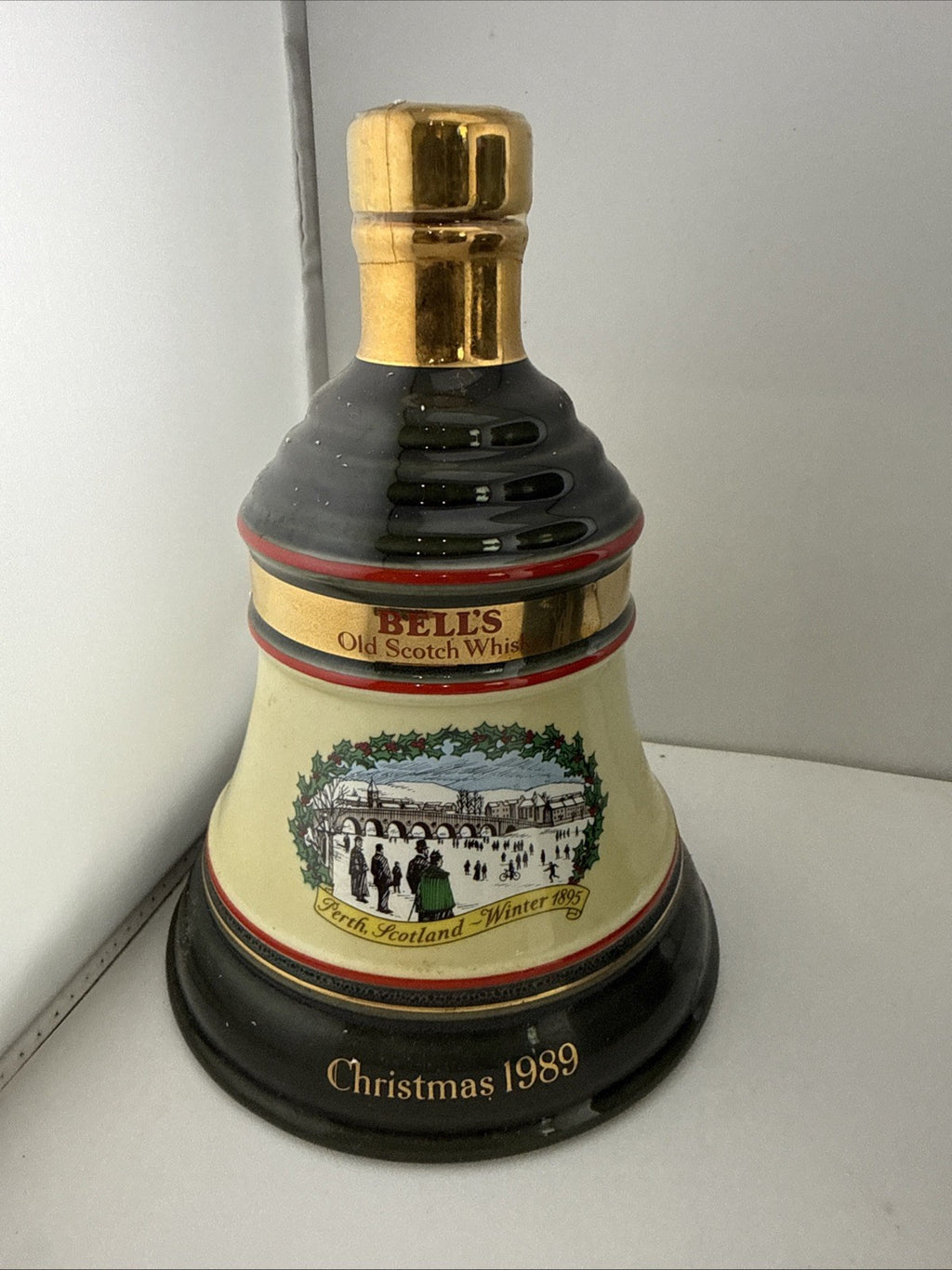 Bell’s Extra Special 1989 Christmas Bell Decanter 8 Year Old 70cl Full 43%