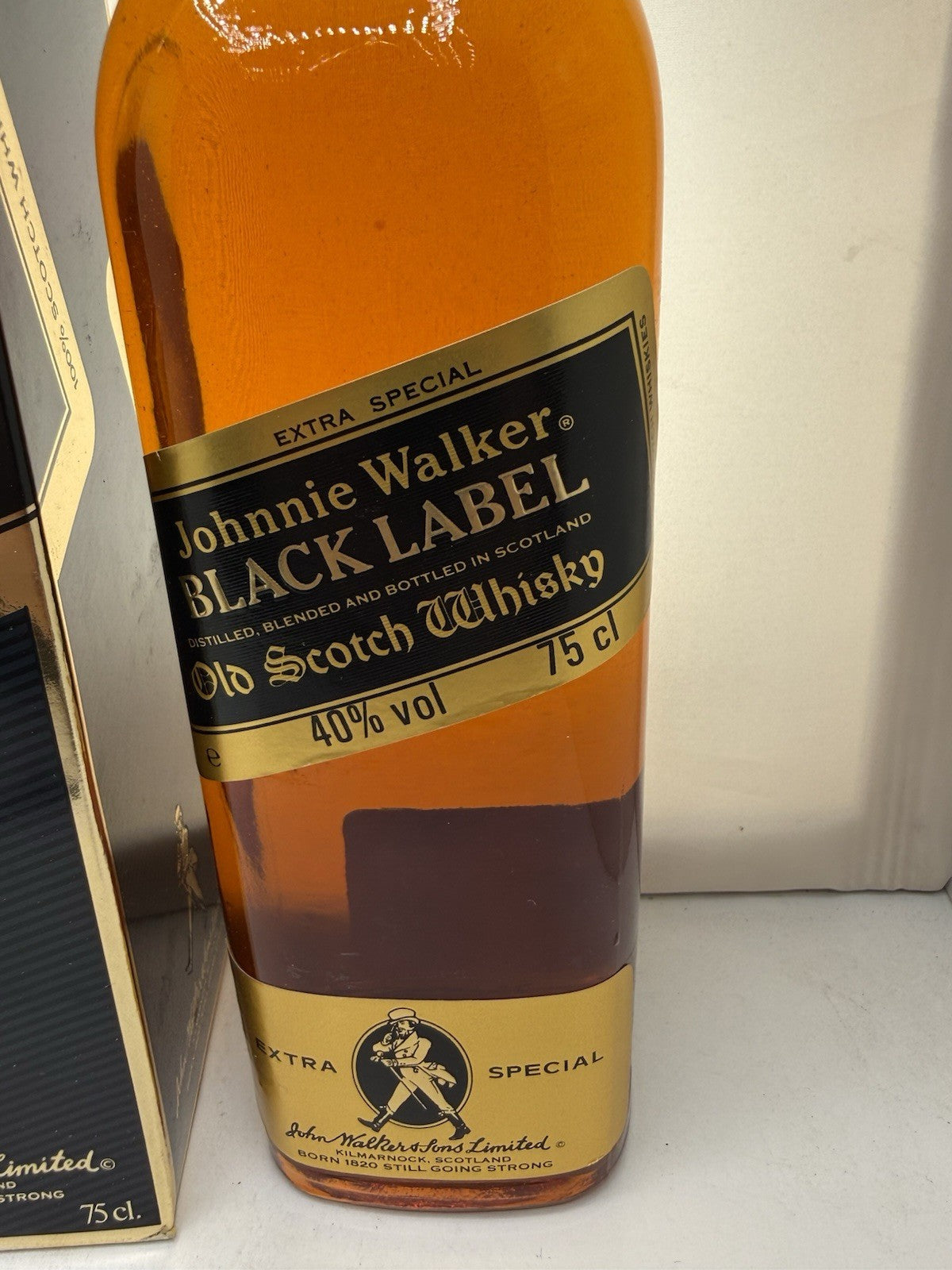 Johnnie Walker Black Label Extra Special, c.1980‑90s bottling, 75 cl
