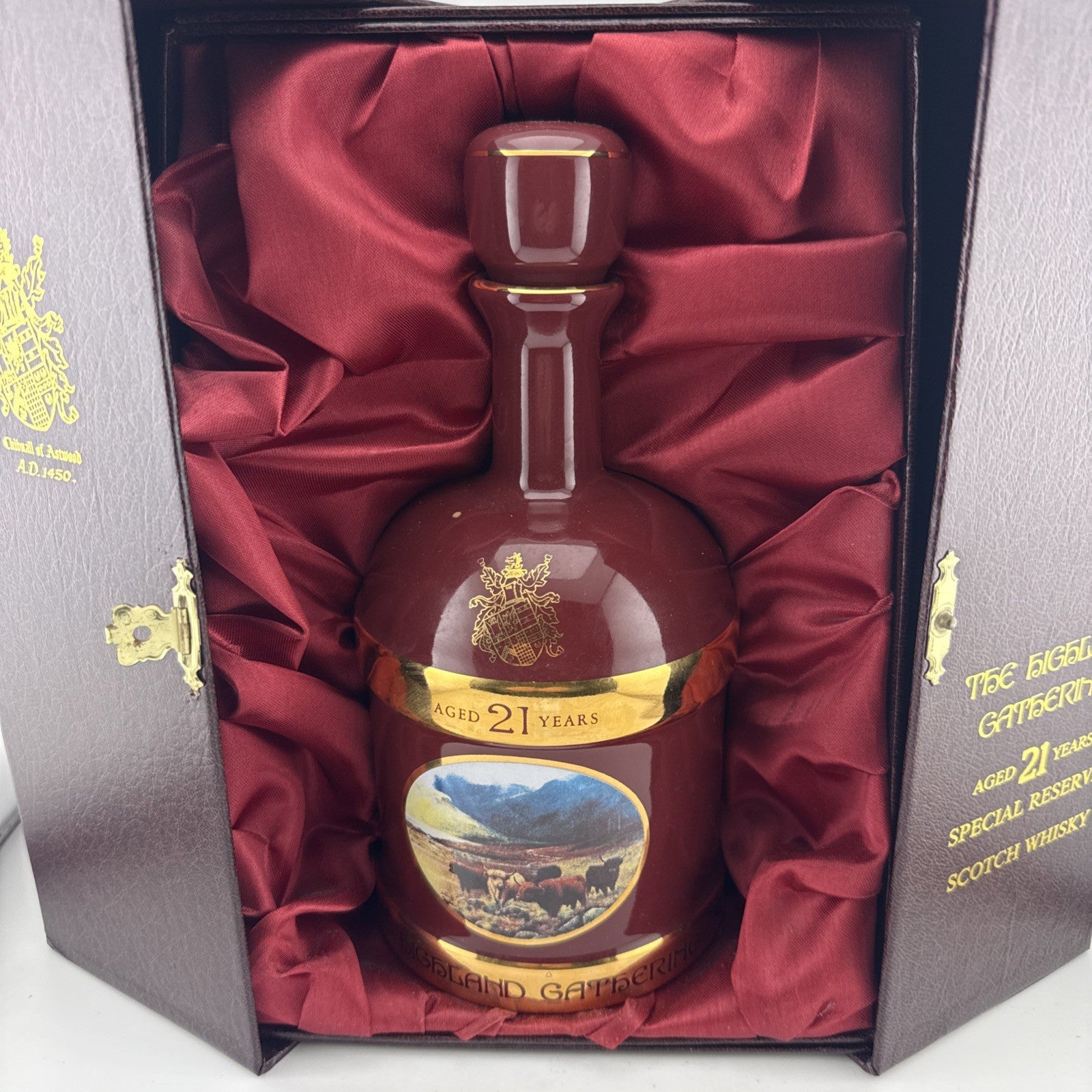 The Highland Gathering 21 year aged Special Reserve Scotch Whisky Decanter full