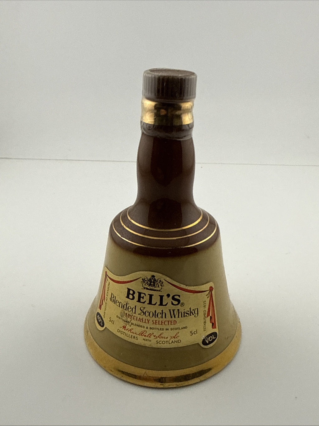 🔔 Bell’s Blended Scotch Whisky – Ceramic Bell Miniature (5cl)