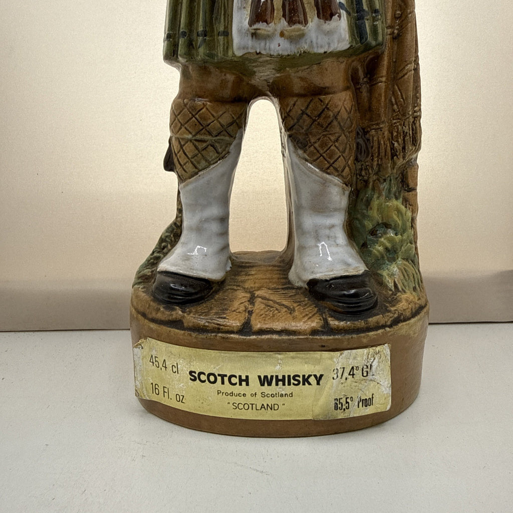 Vintage Garnier Bagpiper Ceramic Scotch Whisky Decanter 45.4cl 37.4%