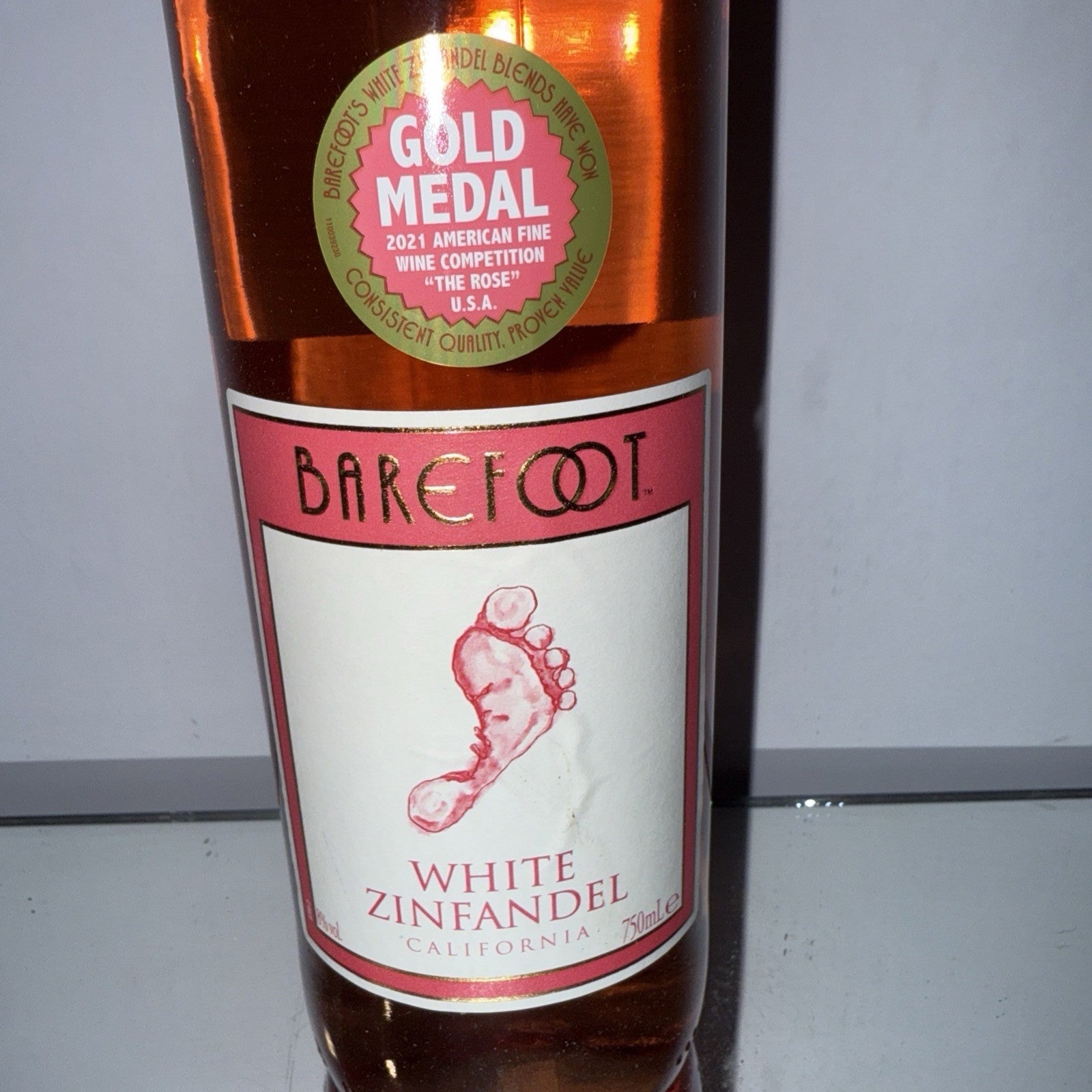 Barefoot White Zinfandel is an approachable, off-dry California rosé wine