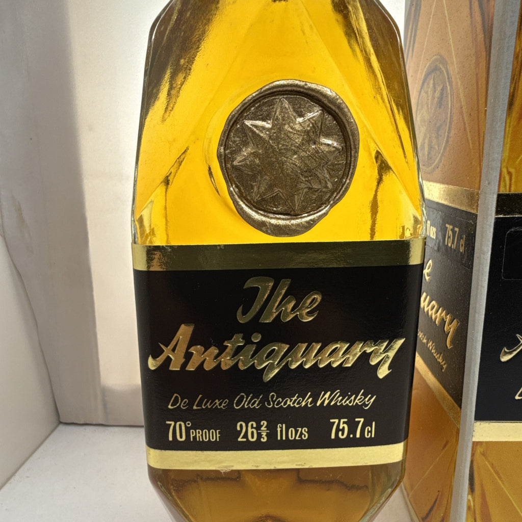 The Antiquary De Luxe Old Scotch Whisky, c.1970s bottling, 70‑proof / 75.7 cl