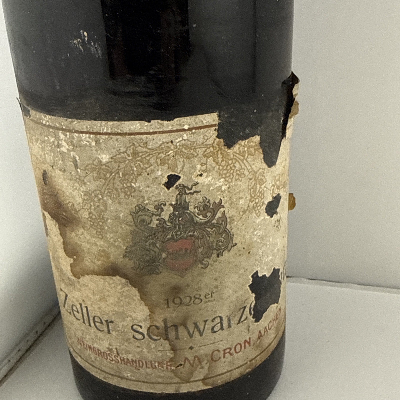 Pre-war German wine bottle (1928) – collectible display piece Seal Intact