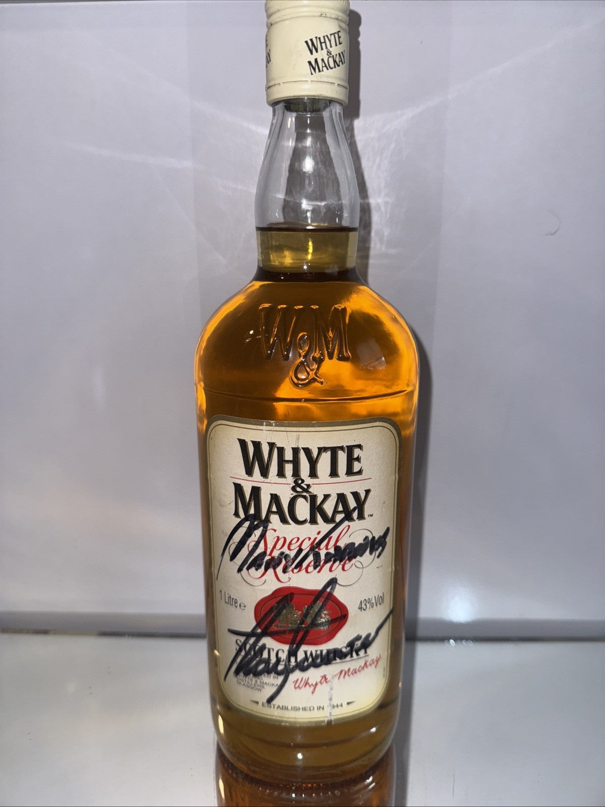 1L Whyte and Mackay Sprlecial Reserve Signed Many Thanks By Alan Shearer