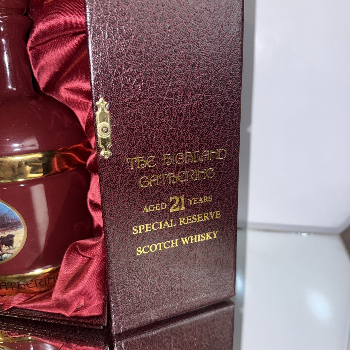 The Highland Gathering 21 year aged Special Reserve Scotch Whisky Decanter (full