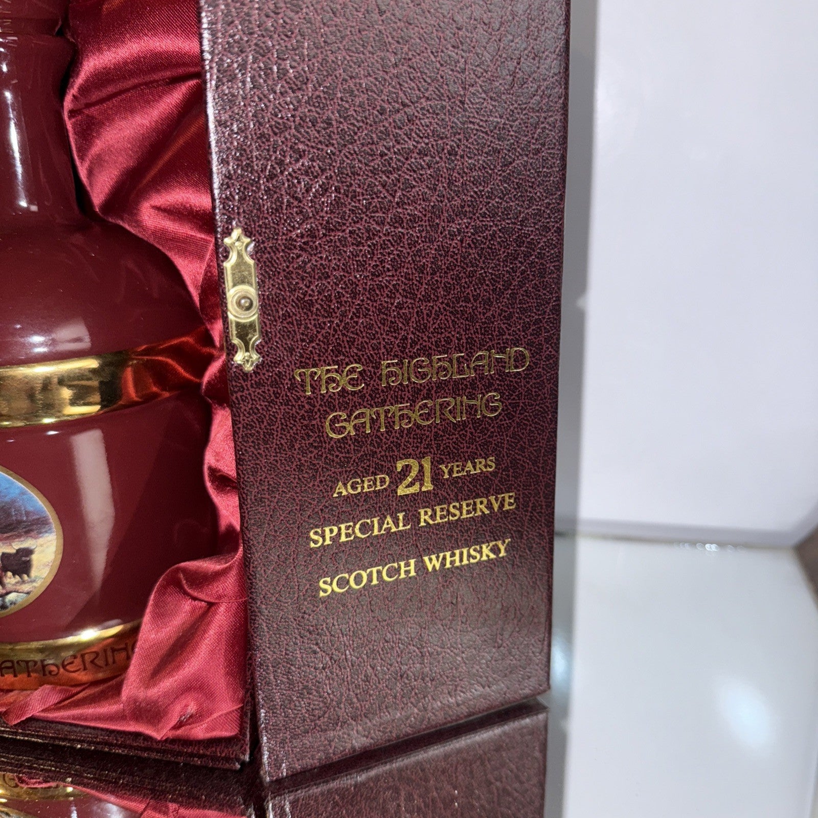 The Highland Gathering 21 year aged Special Reserve Scotch Whisky Decanter (full