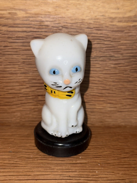 Lech-Mead Cat Miniature Full Of ?