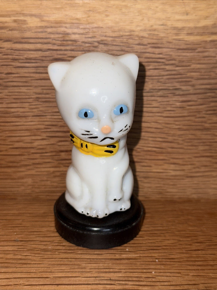 Lech-Mead Cat Miniature Full Of ?