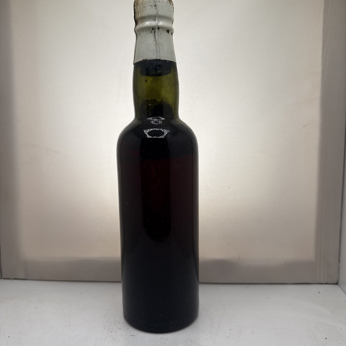 ½ Bottle — Tuke Holdsworth 1934 — James Hawker Plymouth — 92yo —Good Level Rare!