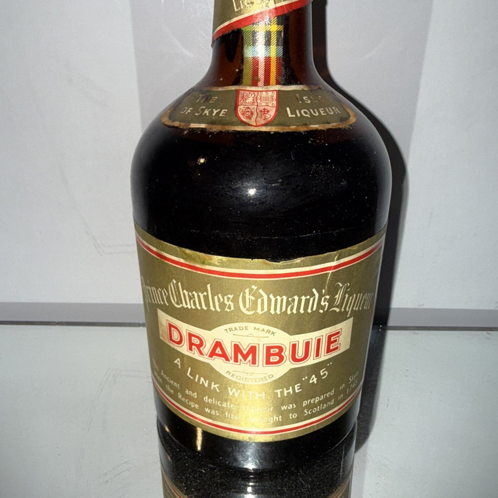Drambuie Liquor 26 2/3 Floz  70 Proof Bottled 1960/70s