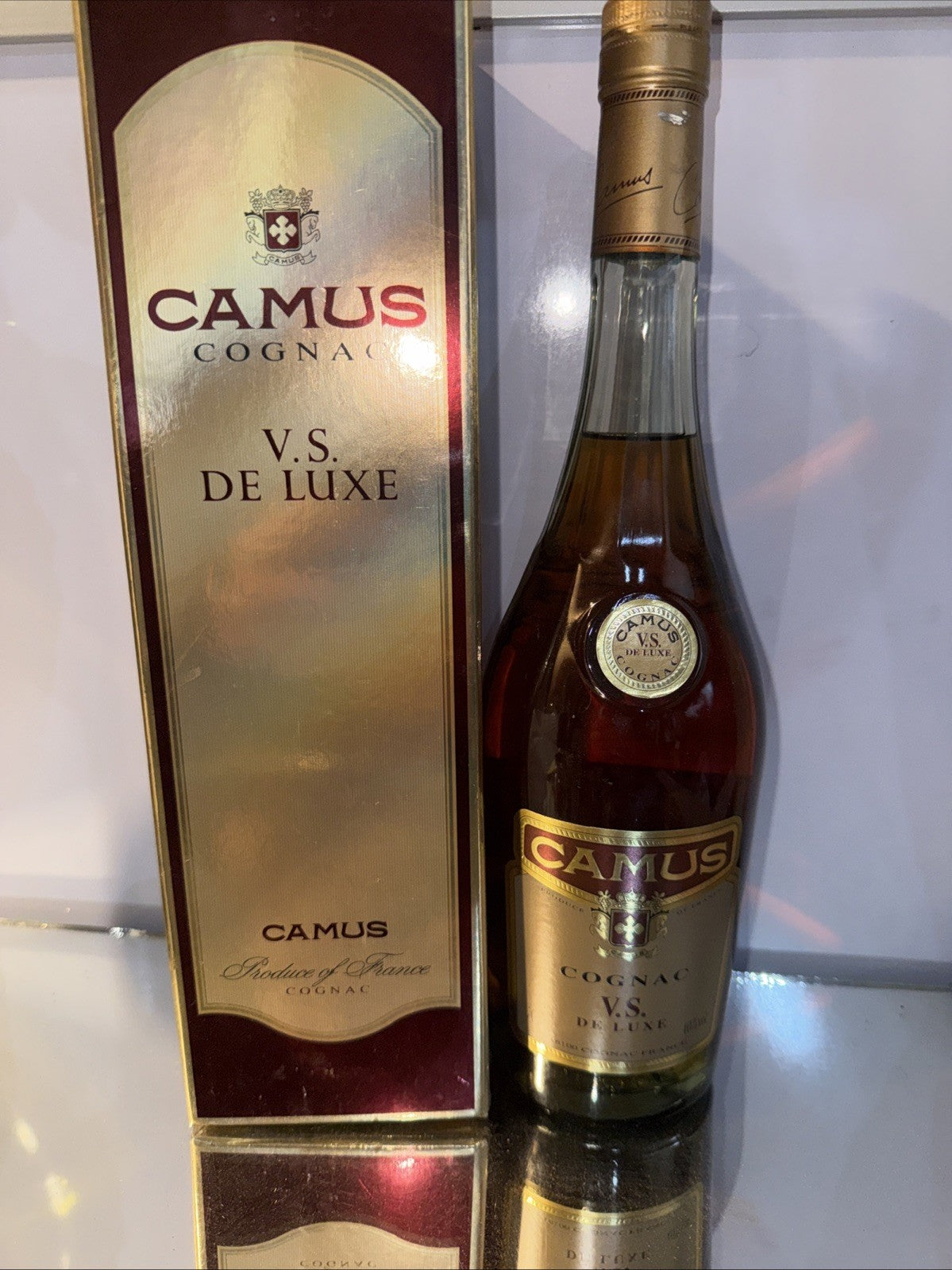 Camus Cognac VS “De Luxe” (70cl, 40% vol) with original box. From 1970s/Early 80
