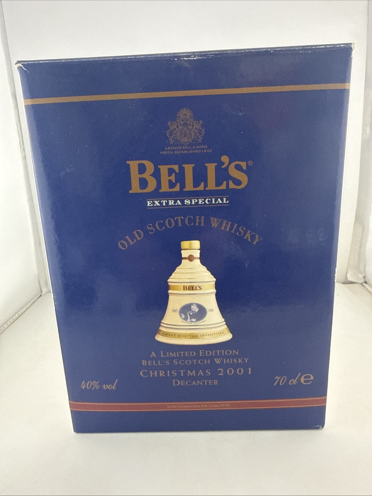 Bell’s Extra Special 2001 Christmas Bell Decanter 8 Year Old 70cl Full