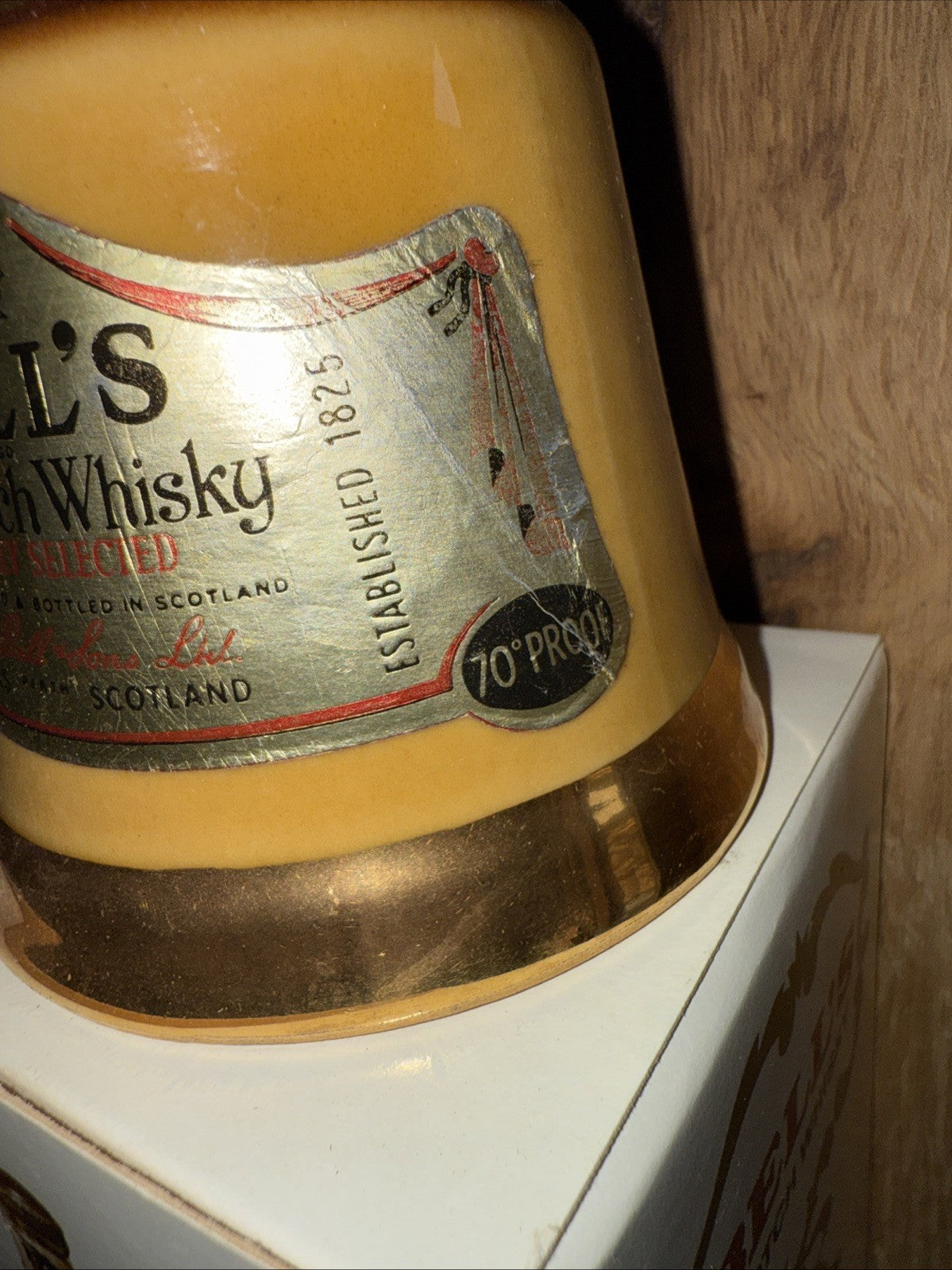 Bells Old Scotch whisky decanter full 6 1/2 Fl oz 70% proof Boxed mint condition