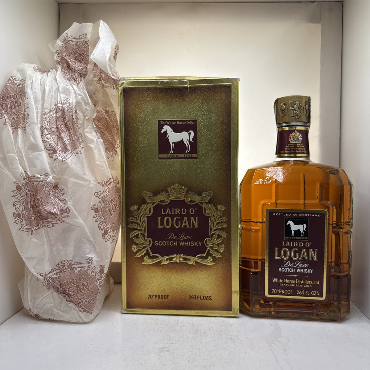 Laird O’ Logan De Luxe Scotch Whisky, c.1970s bottling, 70‑proof / 26⅓ fl oz