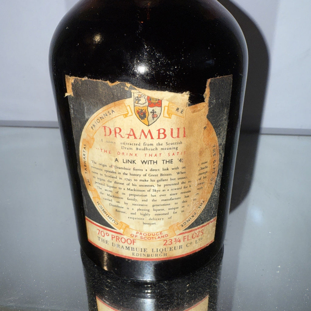 Drambuie Liquor 26 2/3 Floz  70 Proof Bottled 1960/70s