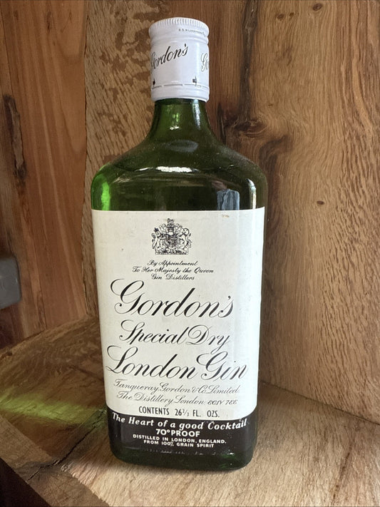 Gordon's Special Dry London Gin (1970's bottling) 26 2/3 Fl Oz 70 % proof