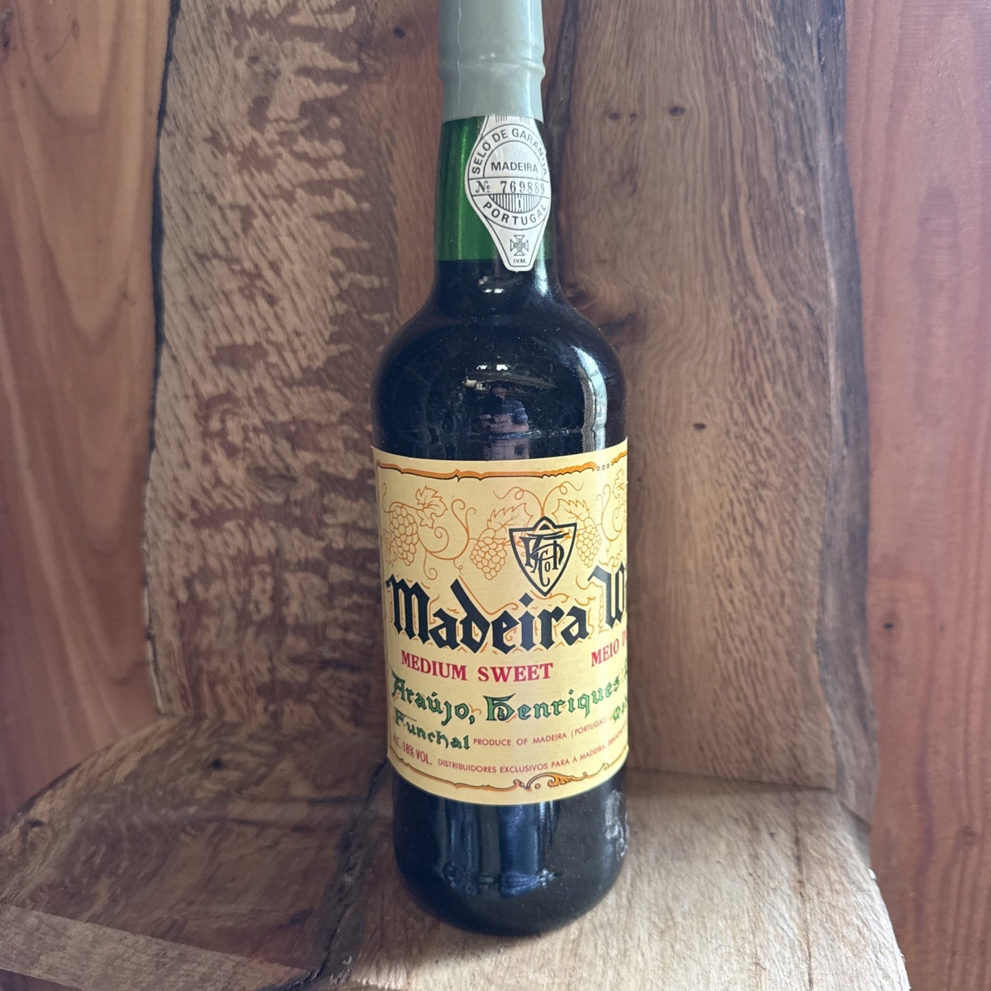 Madeira wine "Medium Sweetfrom Araújo, Henriques Funchal