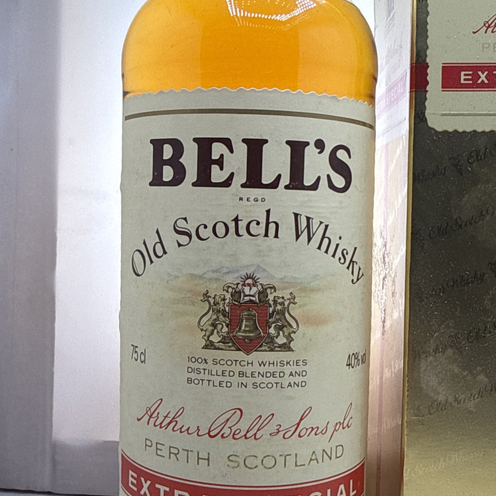 Bell’s Extra Special Old Scotch Whisky, c.1980s bottling, 75 cl