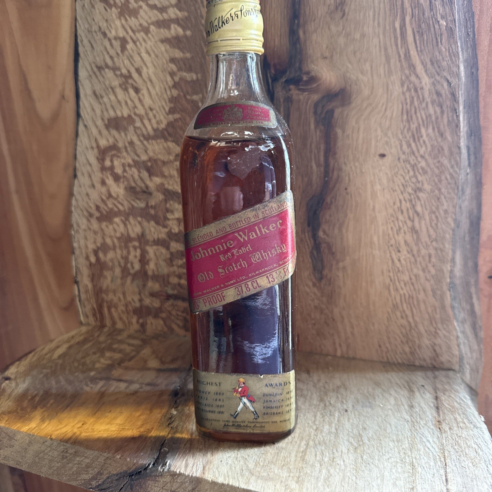 Jonnie Walker red Lable 1/2 bottle 70 % proof 13 1/3 whisky