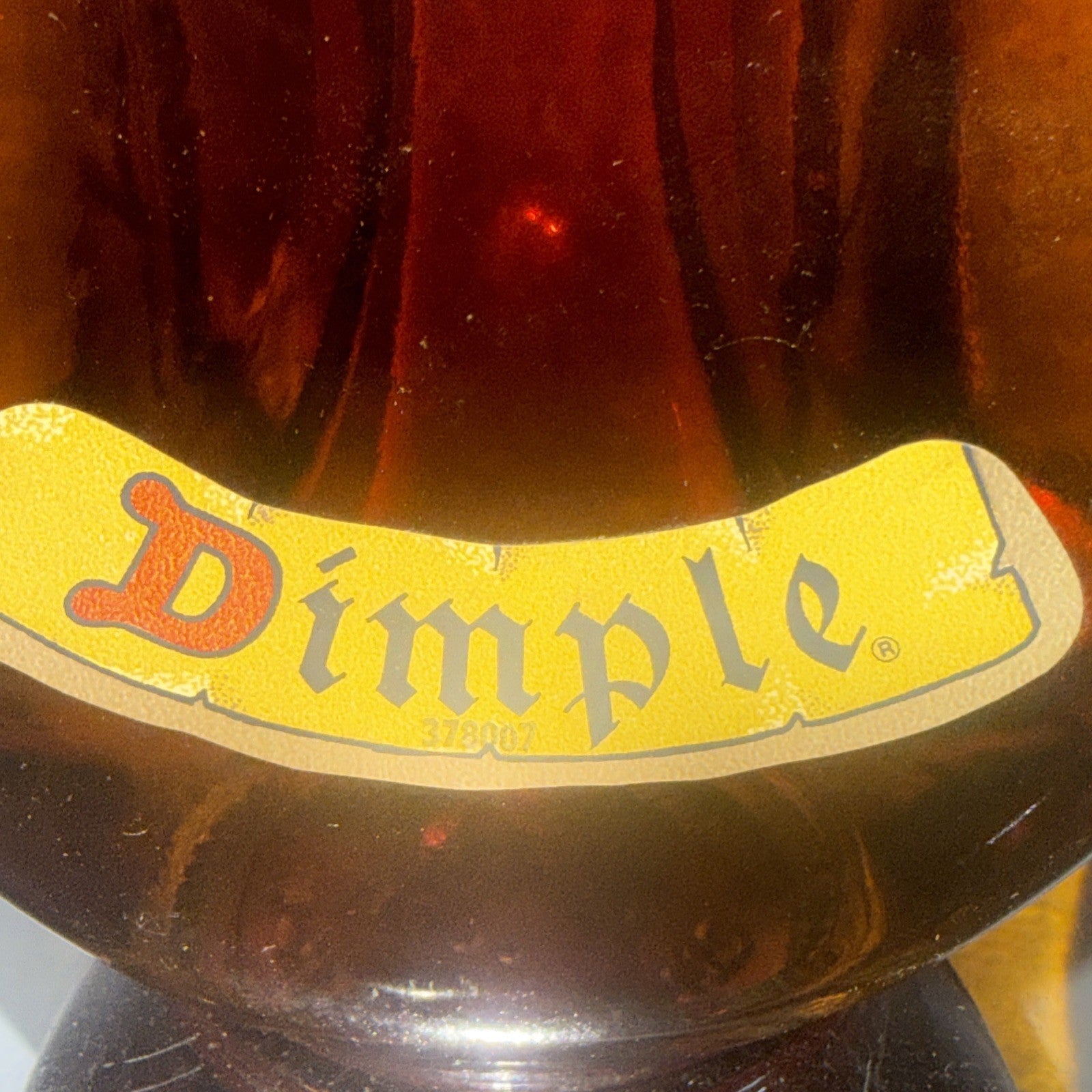 Dimple De Luxe Blended Scotch Whisky No Marking For Volume But 26 2/3 Floz Likel