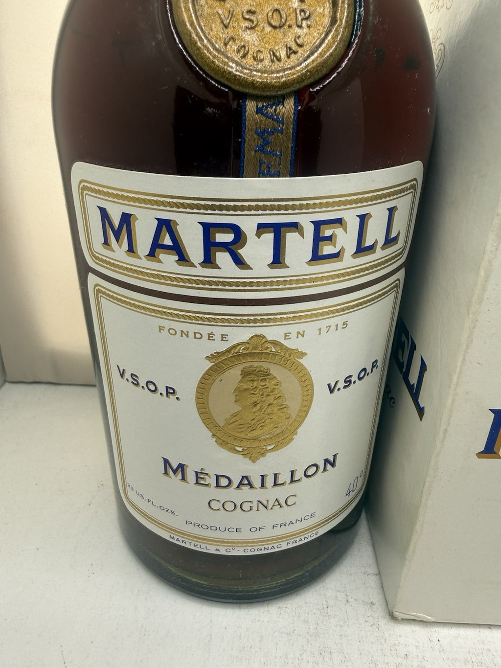 Martell Médaillon VSOP Cognac, c.1970s‑80s bottling, 32 US fl oz / ~94 cl