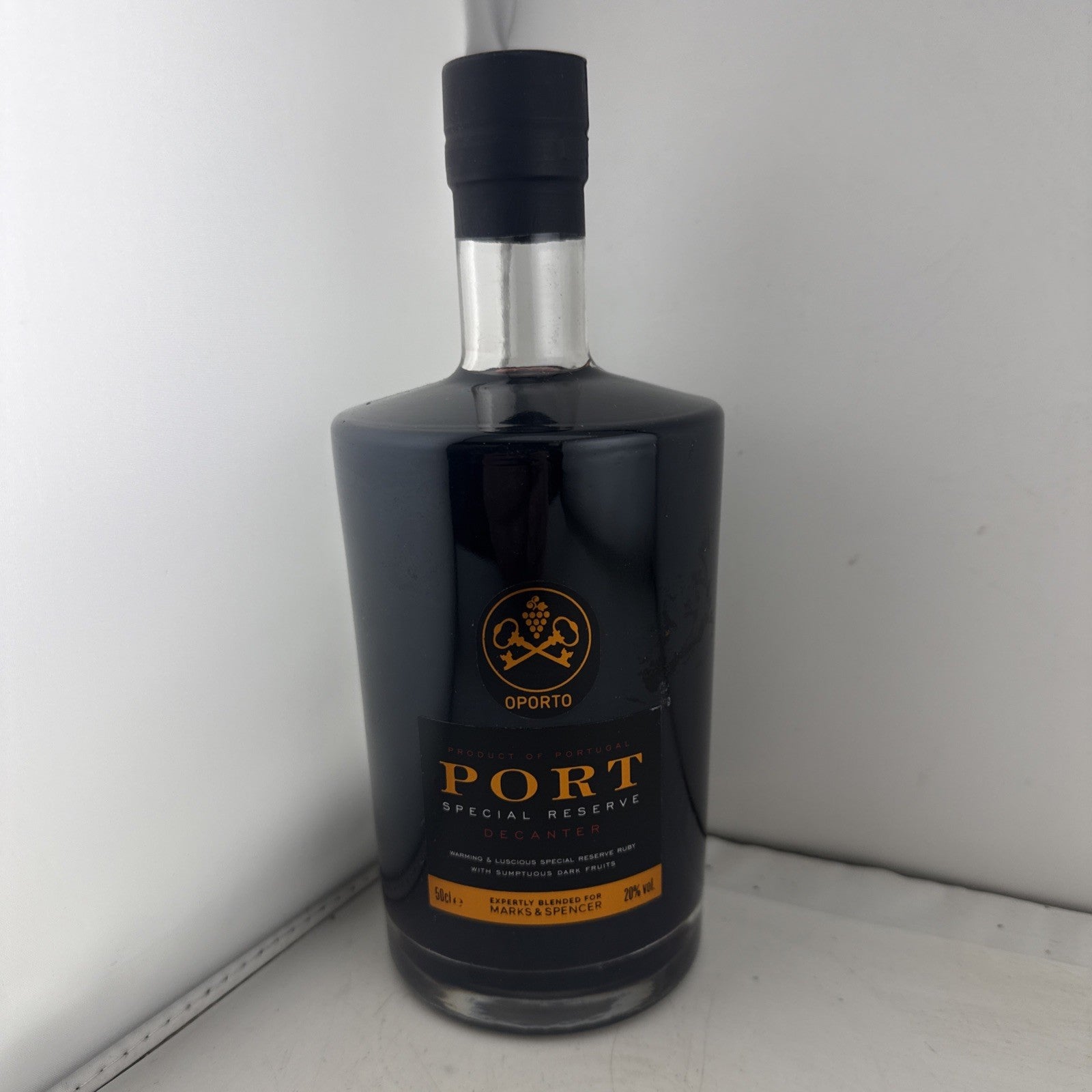 M&S Special Reserve Ruby Port Decanter 50cl 20%.
