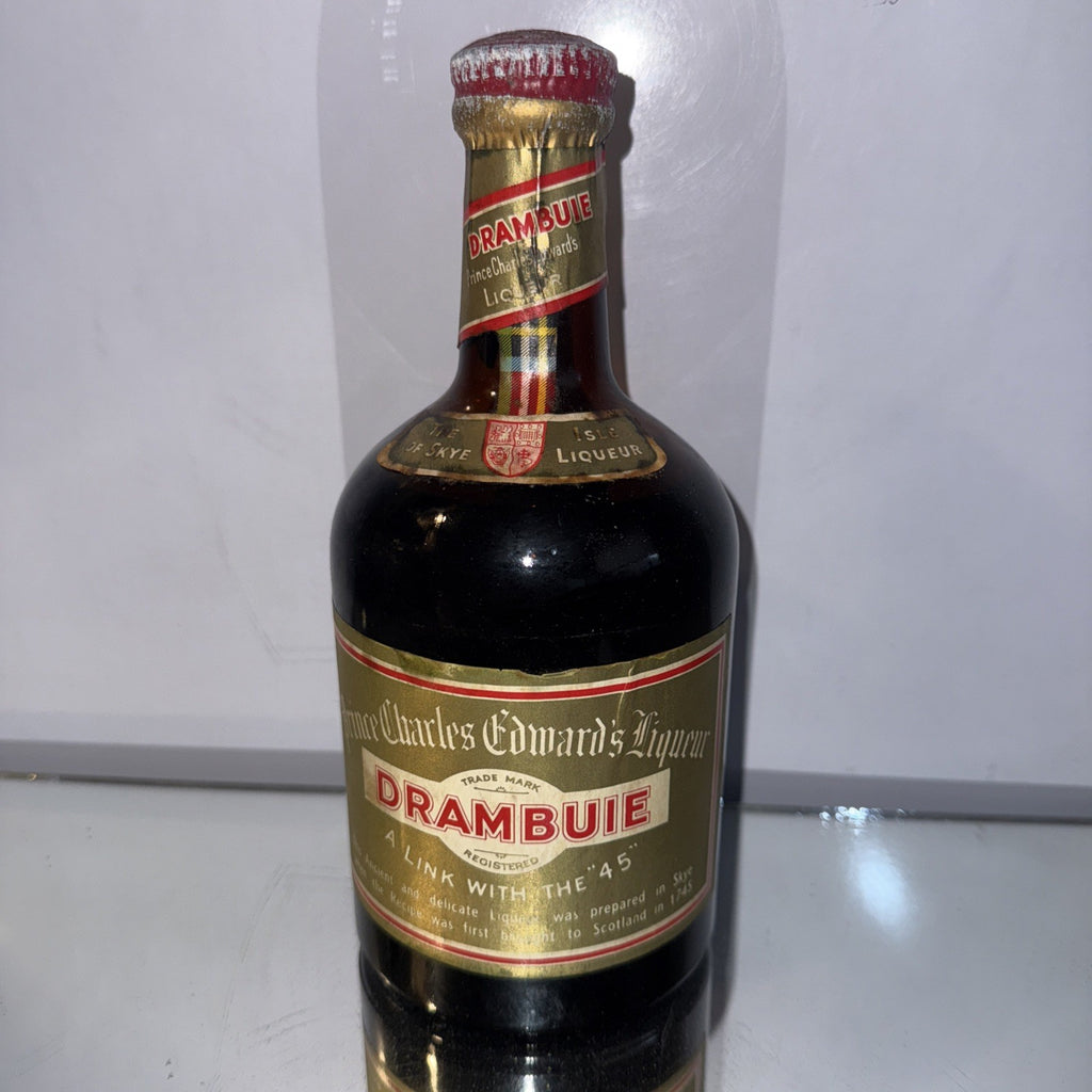 Drambuie Liquor 26 2/3 Floz  70 Proof Bottled 1960/70s