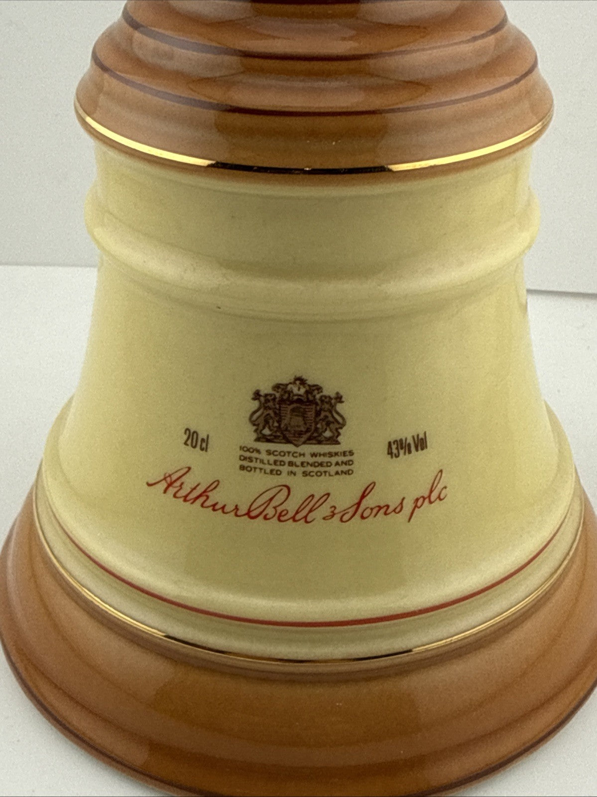 Bell’s 8 Year Old 43% Fine Old Scotch Whisky Porcelain Decanter + Tube Full 20cl