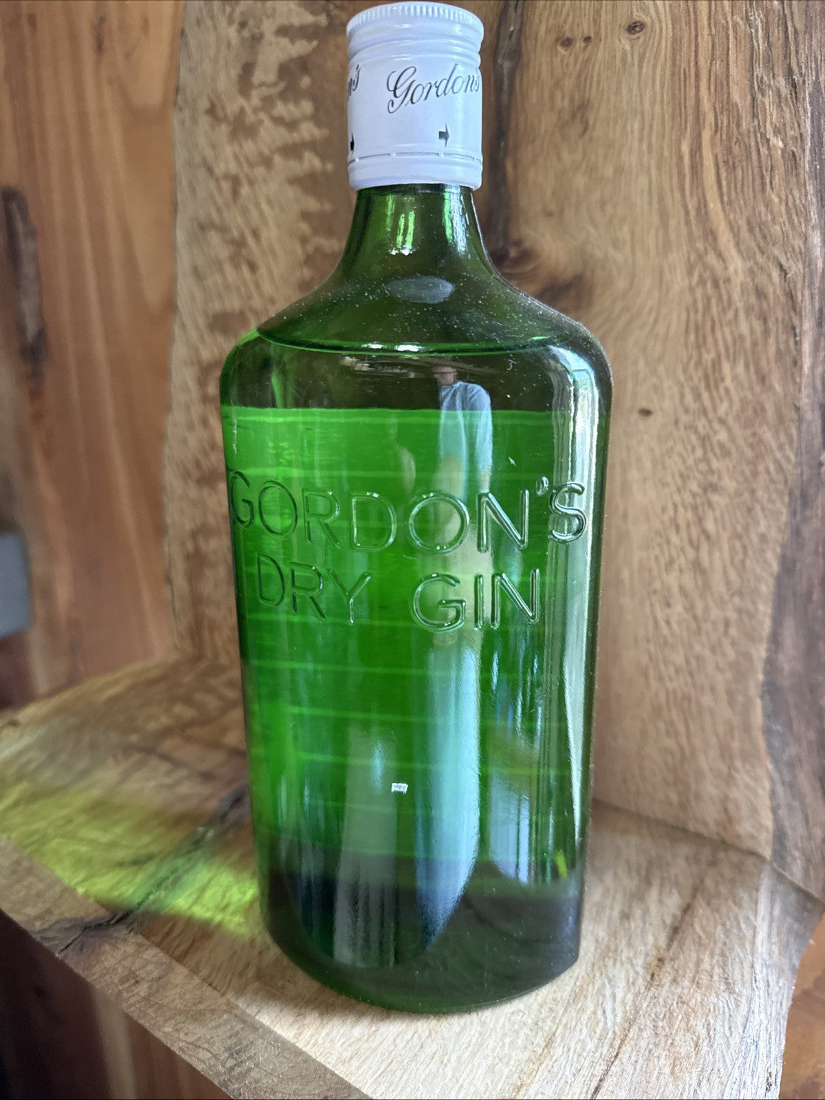 Gordon's Special Dry London Gin (1970's bottling) 26 2/3 Fl Oz 70 % proof