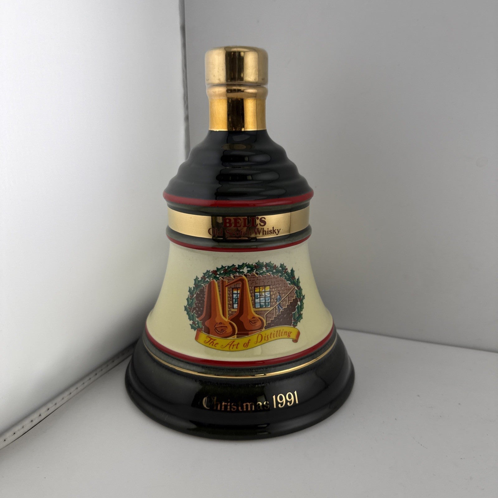 Bells Old Scotch Whisky 1991 Christmas Decanter Full