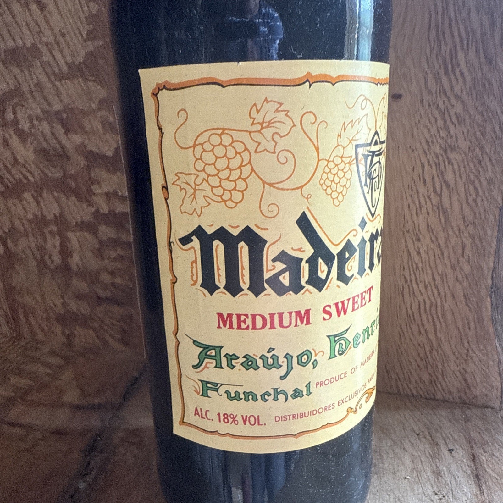 Madeira wine "Medium Sweetfrom Araújo, Henriques Funchal