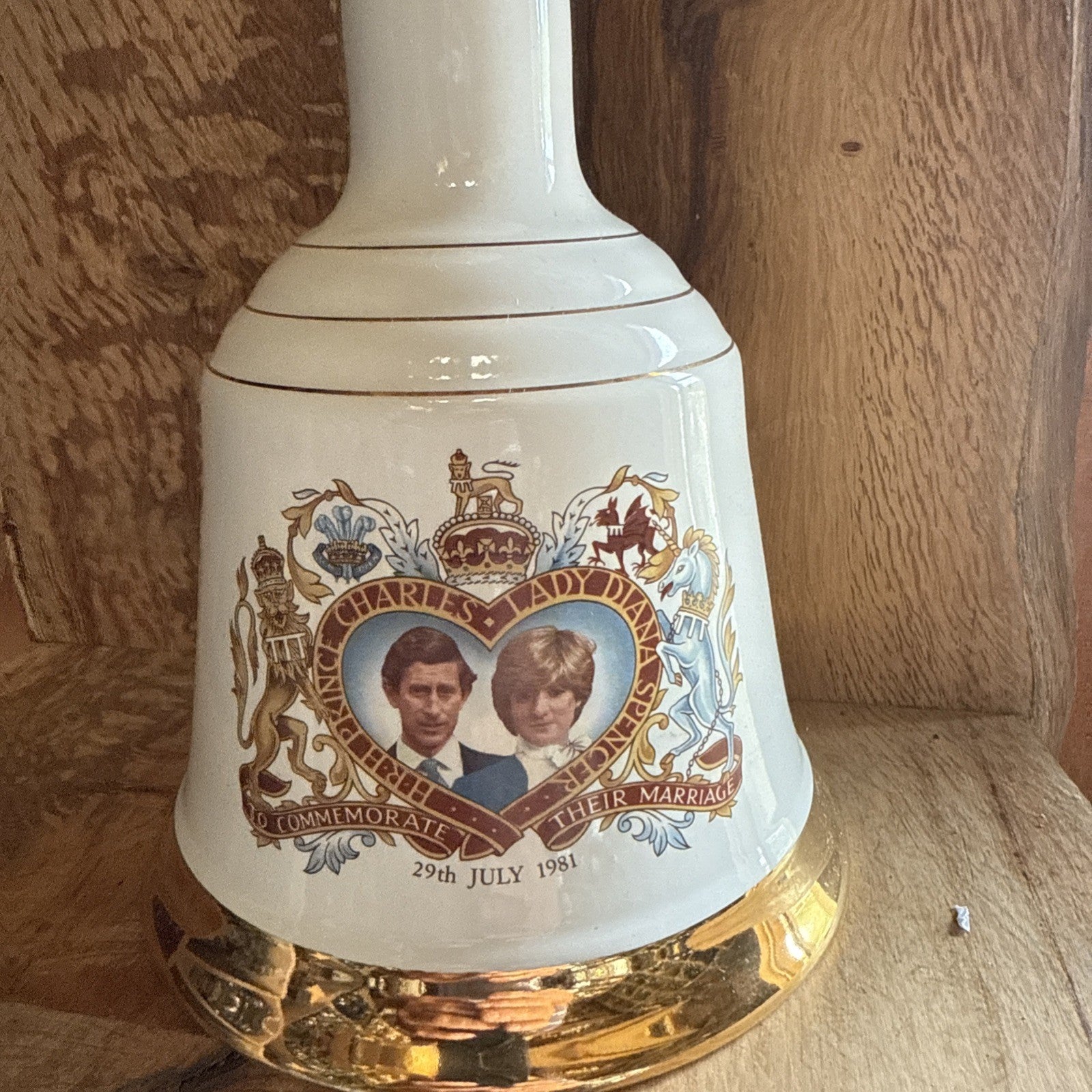 Bells Whisky 75cl decanter full Charles and Dianna Bottled 1981 vintage matured