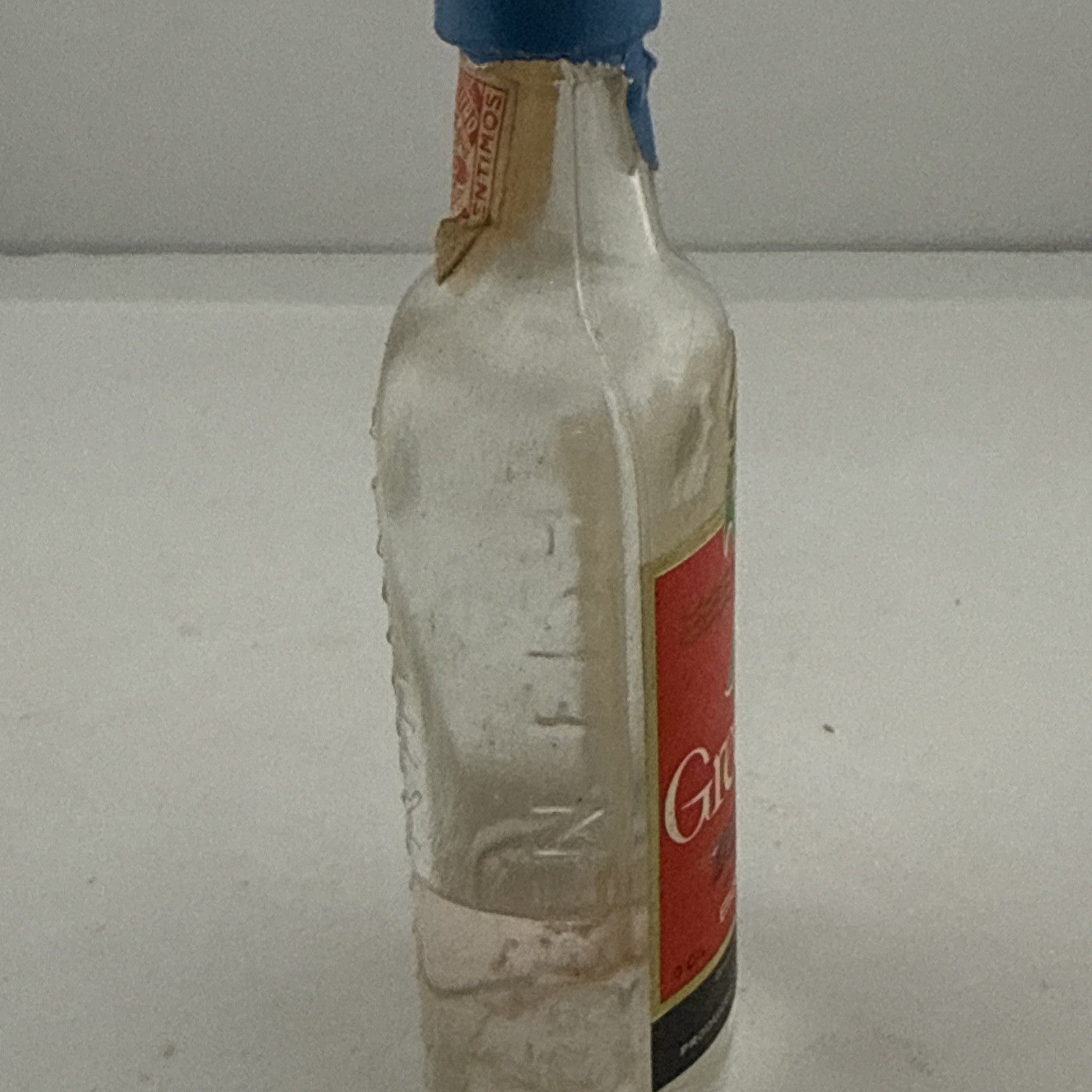Vintage Green-Fish Dry Gin Miniature Etiqueta Roja Spain Bottle